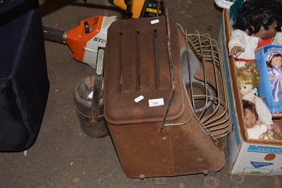 Lot 731 - A paraffin heater
