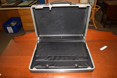 Lot 802 - A vintage Consort briefcase