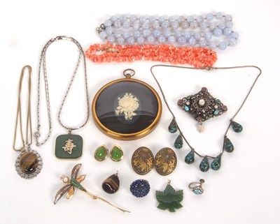 Lot 206 - A mixed lot of jewellery: to include a blue...