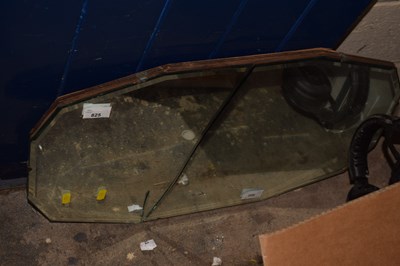 Lot 825 - A vintage mirror (a/f)