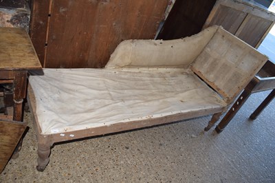 Lot 302 - A chaise longue frame, for restoration (a/f)