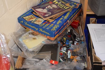 Lot 500 - Mixed Lot: Children's games, comics, miniature...