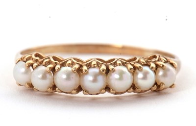 Lot 48 - A 9ct cultured pearl ring, the seven split...