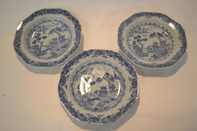 Lot 219 - Group of three 18th Century Chinese bowls with...