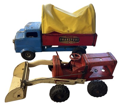 Lot 256 - A vintage Triang pressed steel covered Bedford...