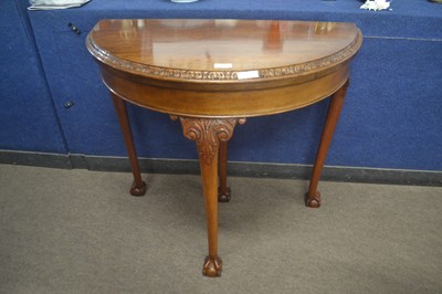 Lot 427 - A 20th Century Georgian Revival mahogany card...