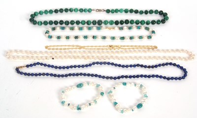 Lot 217 - A mixed lot: to include a malachite bead...