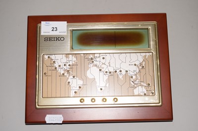 Lot 23 - A Seiko battery operated desk clock
