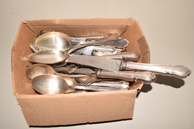 Lot 61 - Box of various assorted cutlery
