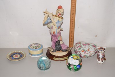Lot 76 - Mixed Lot: Murano glass paperweight, small...