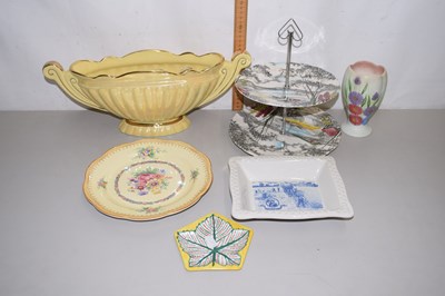 Lot 157 - Mixed Lot: A Sadler flower vase, two tier cake...