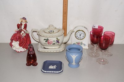 Lot 189 - Mixed Lot: Royal Doulton figurine, cranberry...