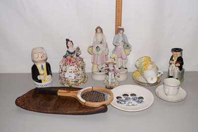 Lot 201 - Mixed Lot: Various figurines, Toby jugs,...