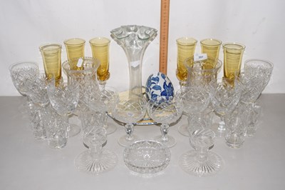 Lot 207 - Mixed Lot: Various glass vases, drinking...