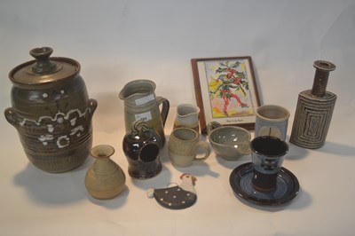 Lot 285 - A quantity of Studio Pottery items including a...