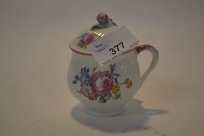 Lot 377 - An 18th Century Mennecy custard cup and cover