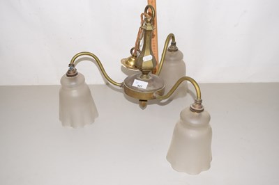 Lot 537 - A three branch ceiling shade