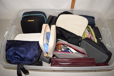 Lot 543 - A box of airline gift bags
