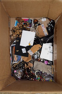 Lot 102 - A box of various costume jewellery