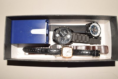 Lot 125 - Box of assorted gents wristwatches