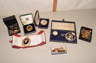 Lot 129 - Box of assorted costume jewellery
