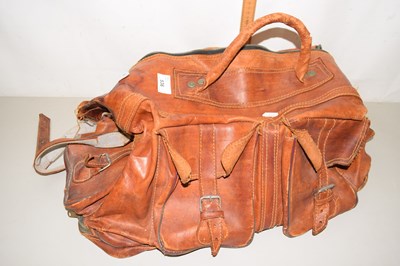 Lot 536 - A leather holdall
