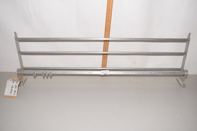 Lot 599 - A luggage rack