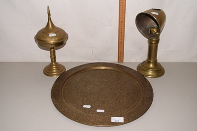 Lot 627 - Brass tray and lamps