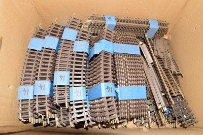 Lot 657 - Quantity of toy train track