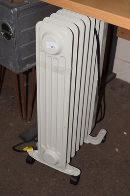 Lot 721 - A plug in radiator