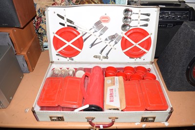 Lot 731 - Picnic set, cased