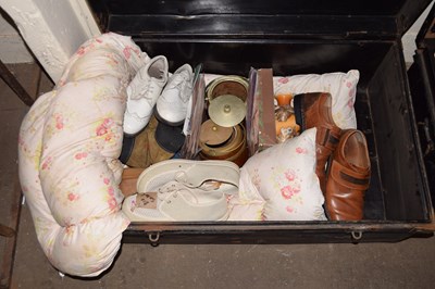 Lot 735 - A trunk and assorted contents