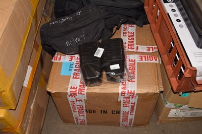 Lot 772 - Box of square plastic plant pots