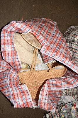 Lot 786 - Bag of assorted clothing