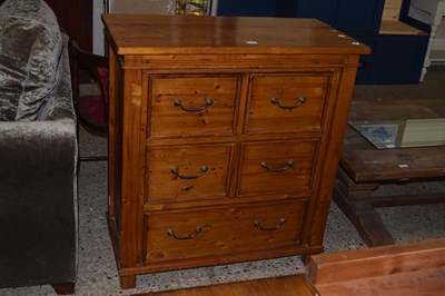 Lot 280 - Modern pine five drawer chest