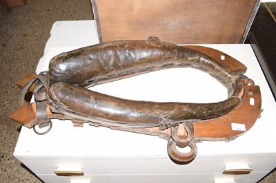 Lot 289 - Vintage wood and leather horse collar