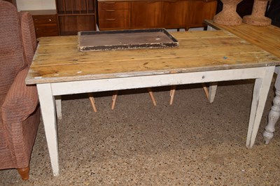 Lot 326 - A rectangular pine kitchen table