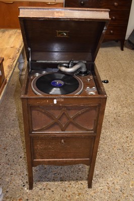 Lot 329 - An HMV cabinet gramophone including 78s records