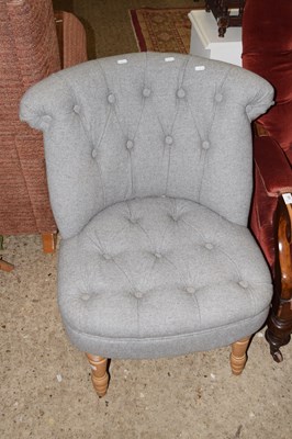 Lot 332 - Modern button back side chair