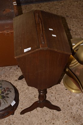 Lot 338 - A retro sewing box