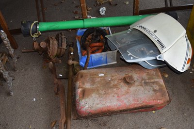 Lot 355 - Mixed Lot: Various garage clearance items to...