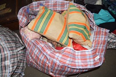 Lot 826 - Bag of assorted bears, dolls, cushions and...