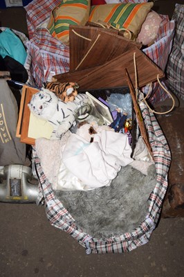 Lot 840 - A bag of assorted clearance