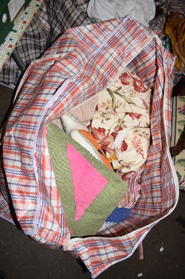 Lot 844 - A bag of assorted curtains, textiles and cushions