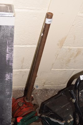 Lot 869 - A pipe bender