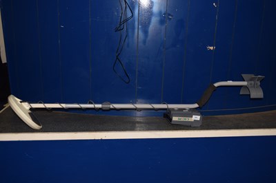 Lot 884 - Metal detector