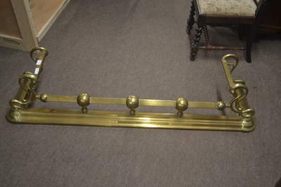 Lot 517 - A Victorian brass fire fender, 140cm wide