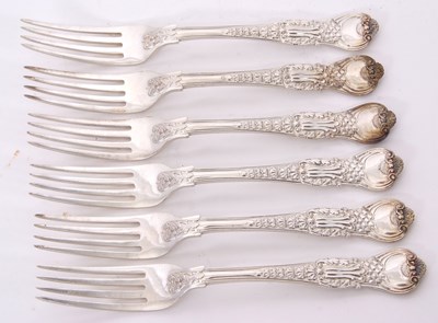 Lot 18 - A set of six Victorian Coburg pattern dessert...