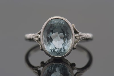 Lot 304 - An aquamarine ring, the aquamarine, approx. 11....