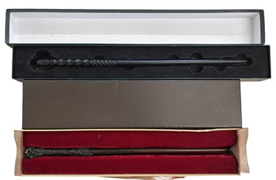 Lot 90 - A pair of reproduction Ollivander wands in...